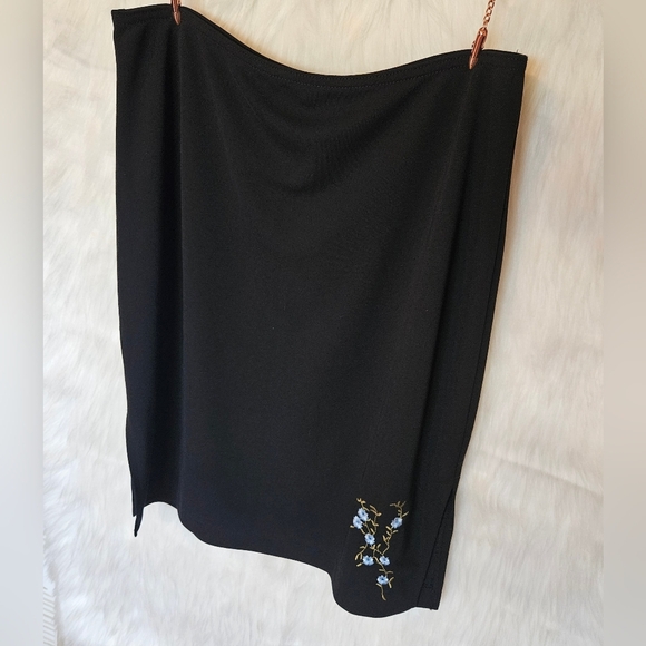 Beechers Brook Embroidered Romance Midi Skirt - Picture 2 of 7